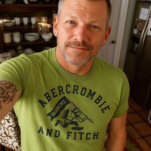 Abercrombie & Fitch Olive Graphic Tee XXL (fits like M)